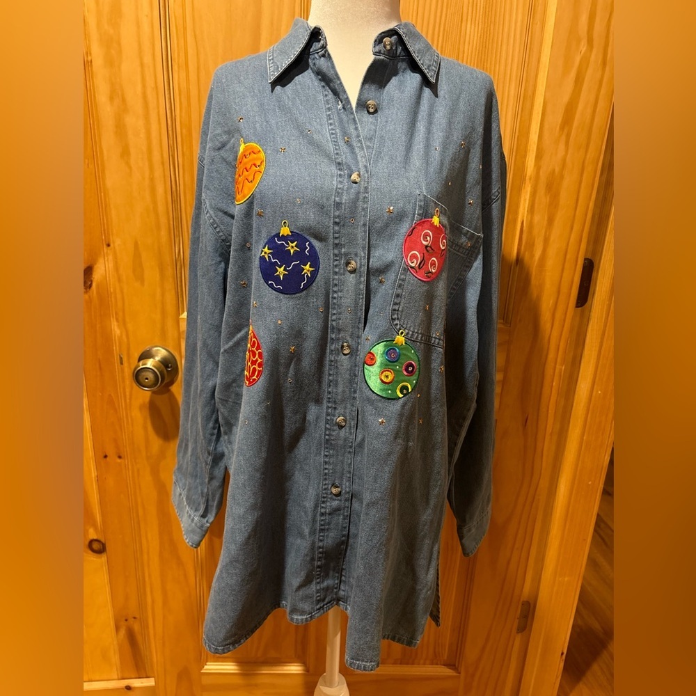 MiLi Designs button-up top with an embellished Christmas theme women’s M